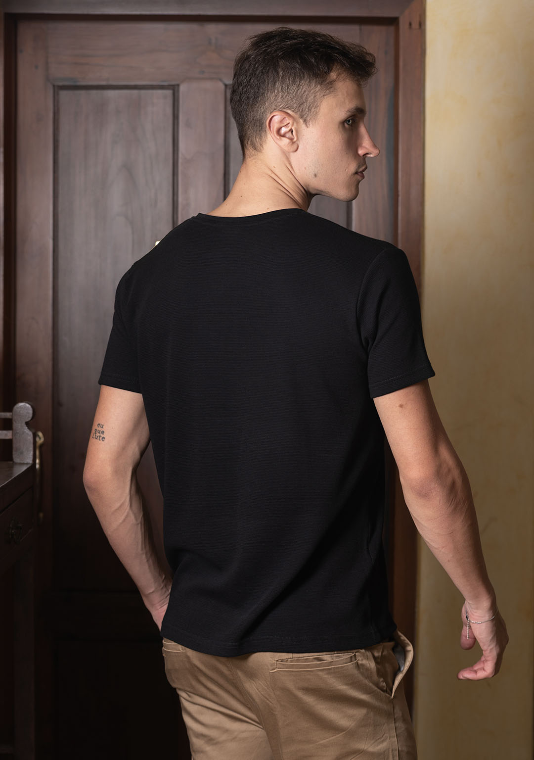Henley in Black