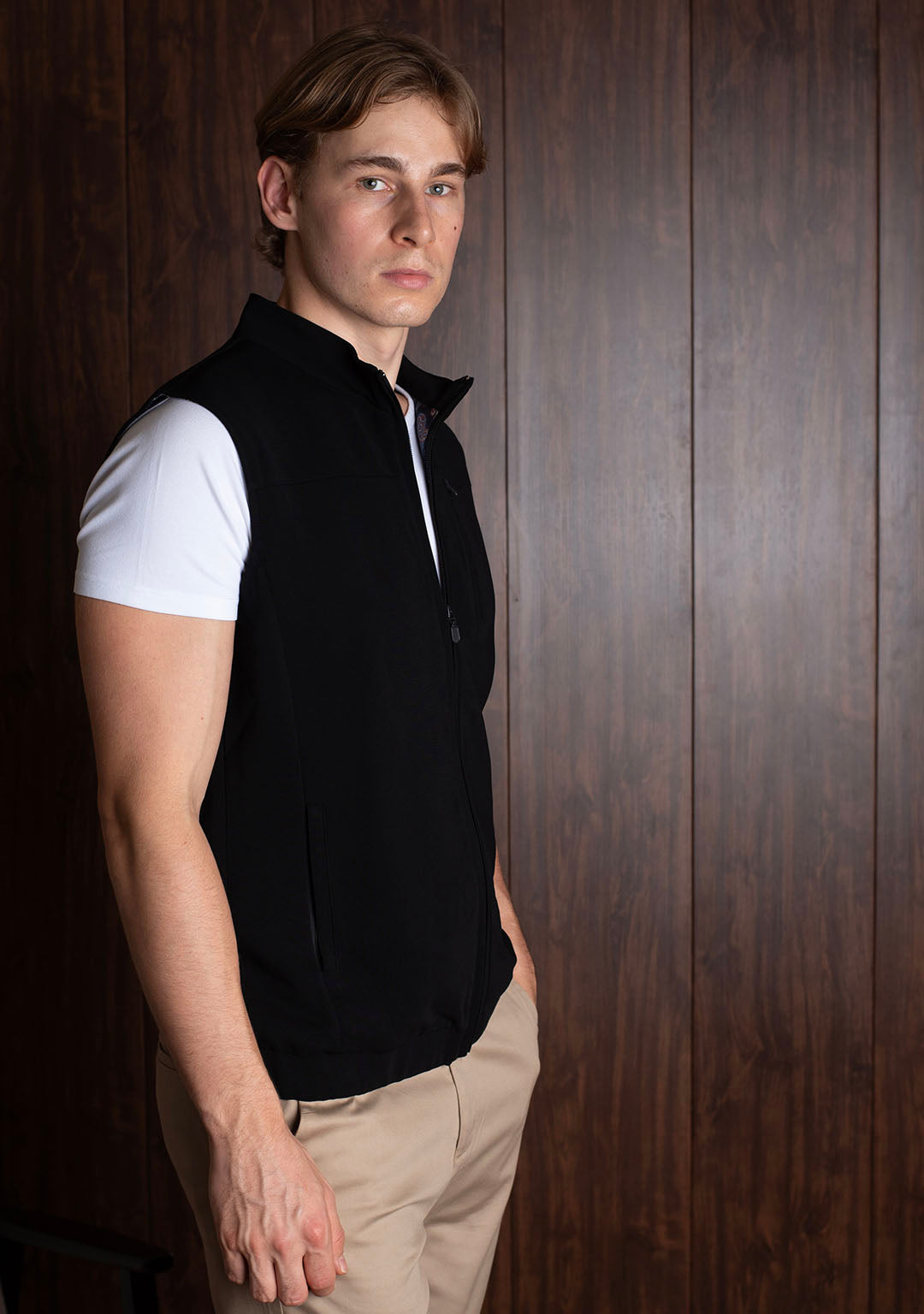 Vesto in Jet Black