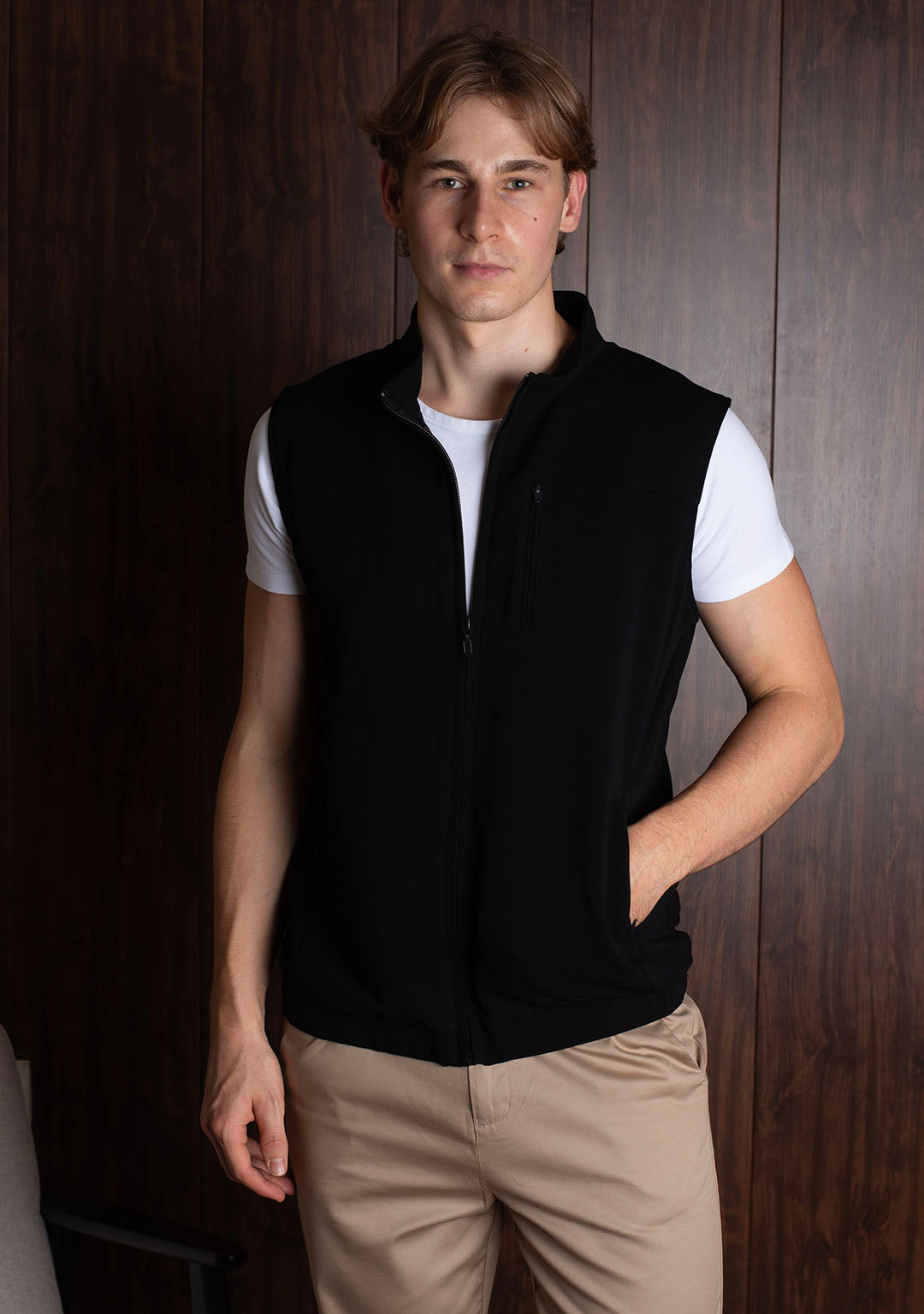 Vesto in Jet Black