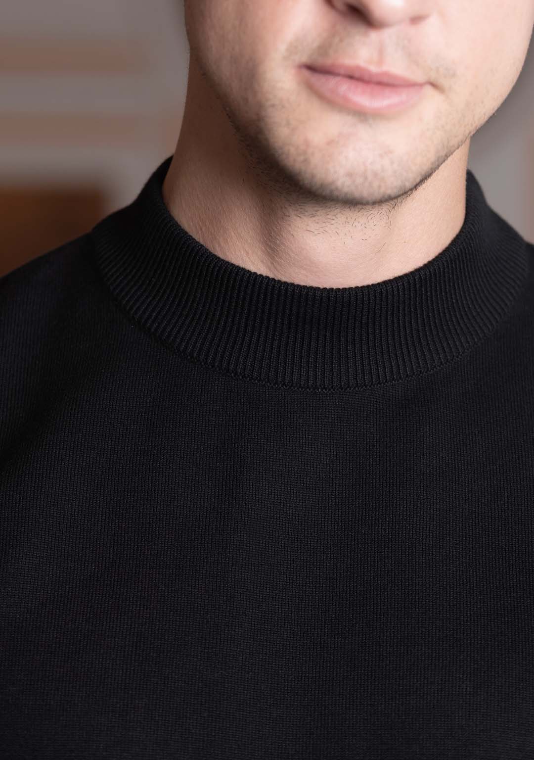 The High Neck in Black