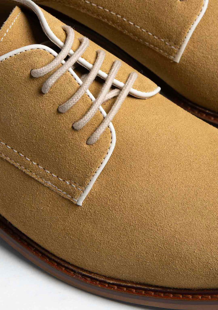 Derby Shoes in Tan