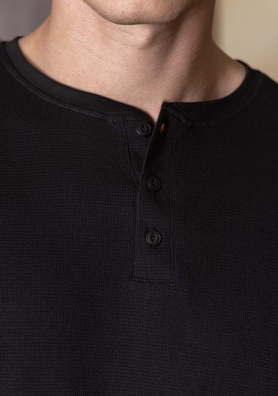 Henley in Black