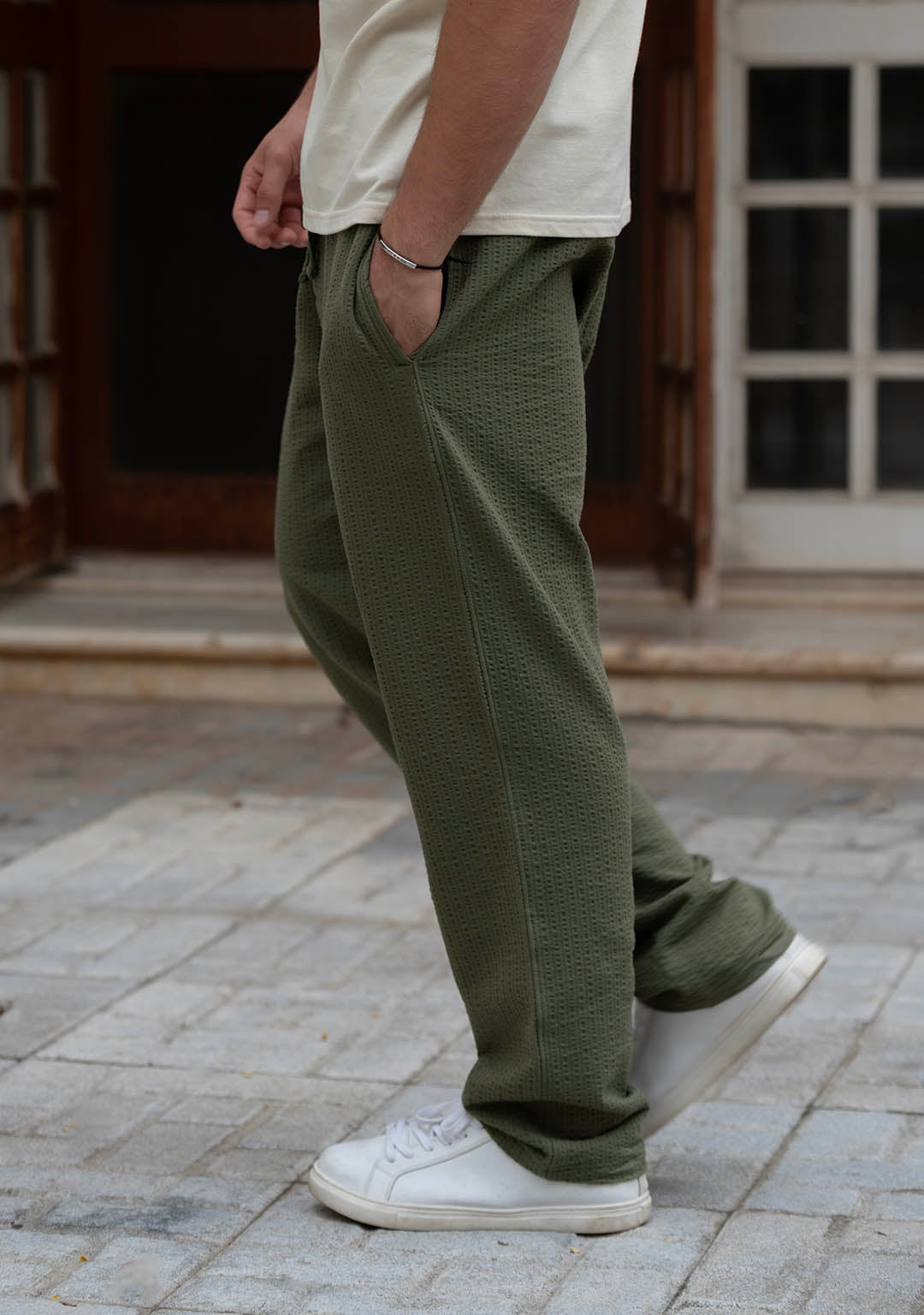 Nimbus Lounger in Olive