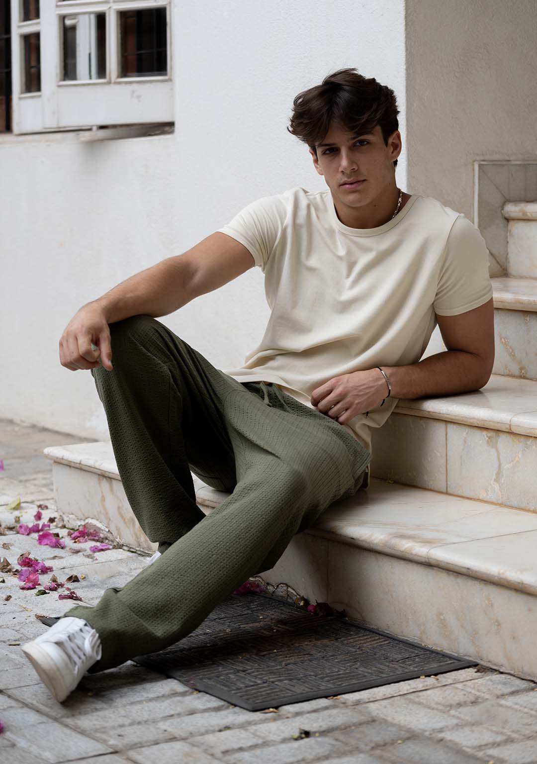 Nimbus Lounger in Olive