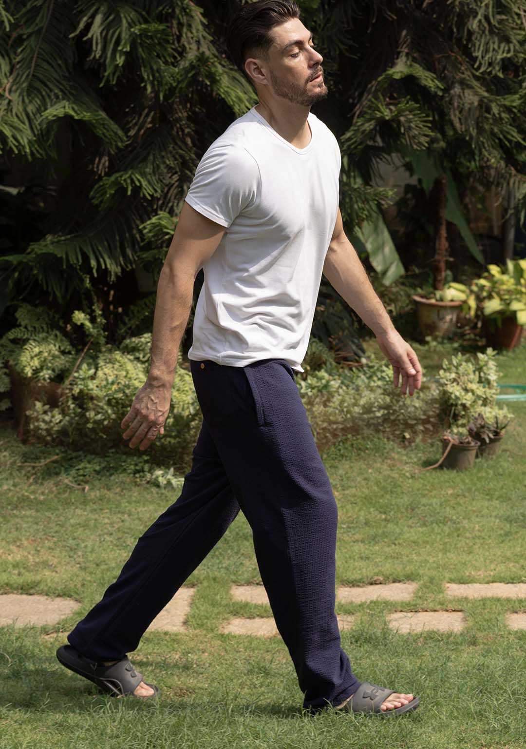 Nimbus Lounger in Midnight Navy