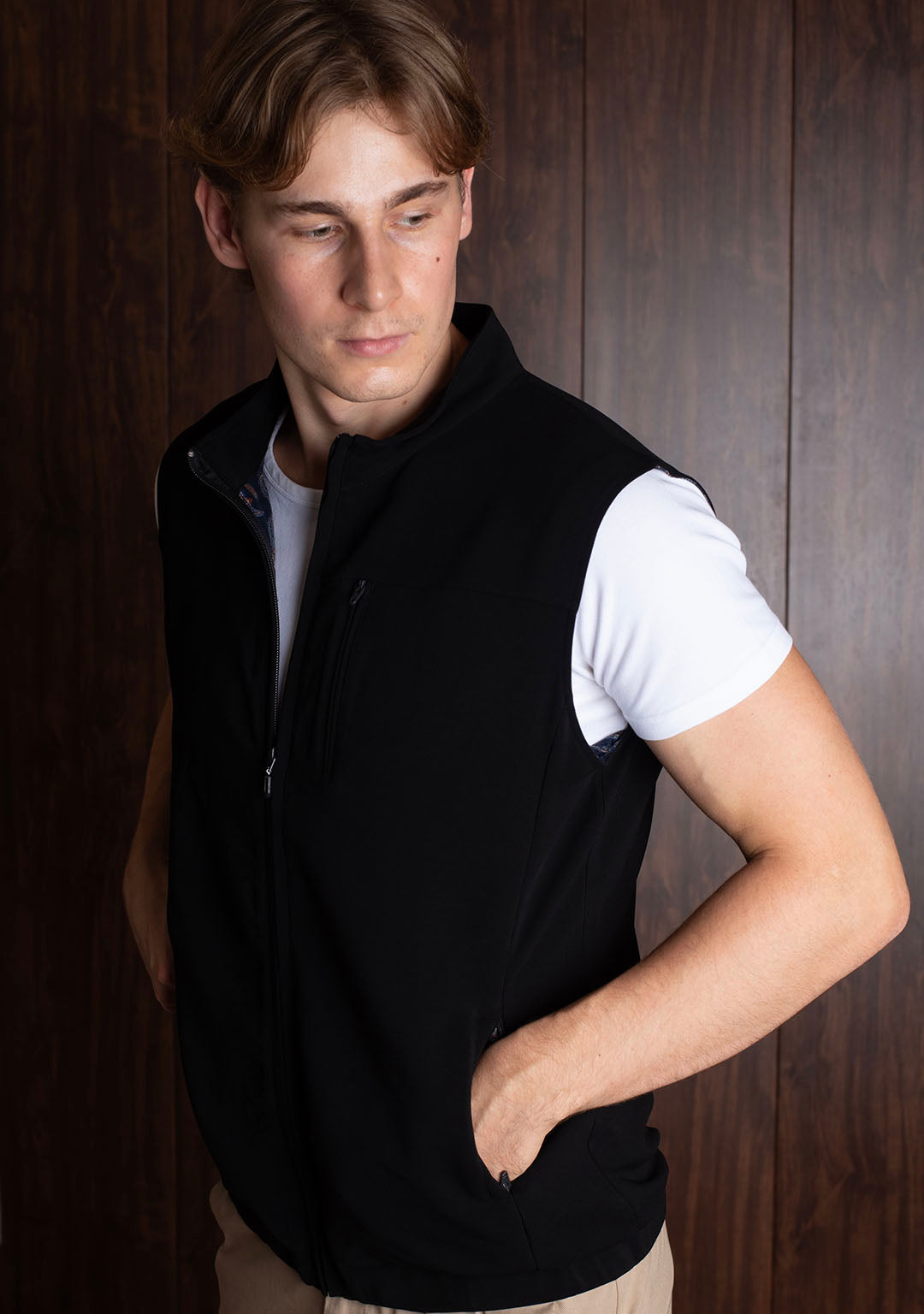 Vesto in Jet Black