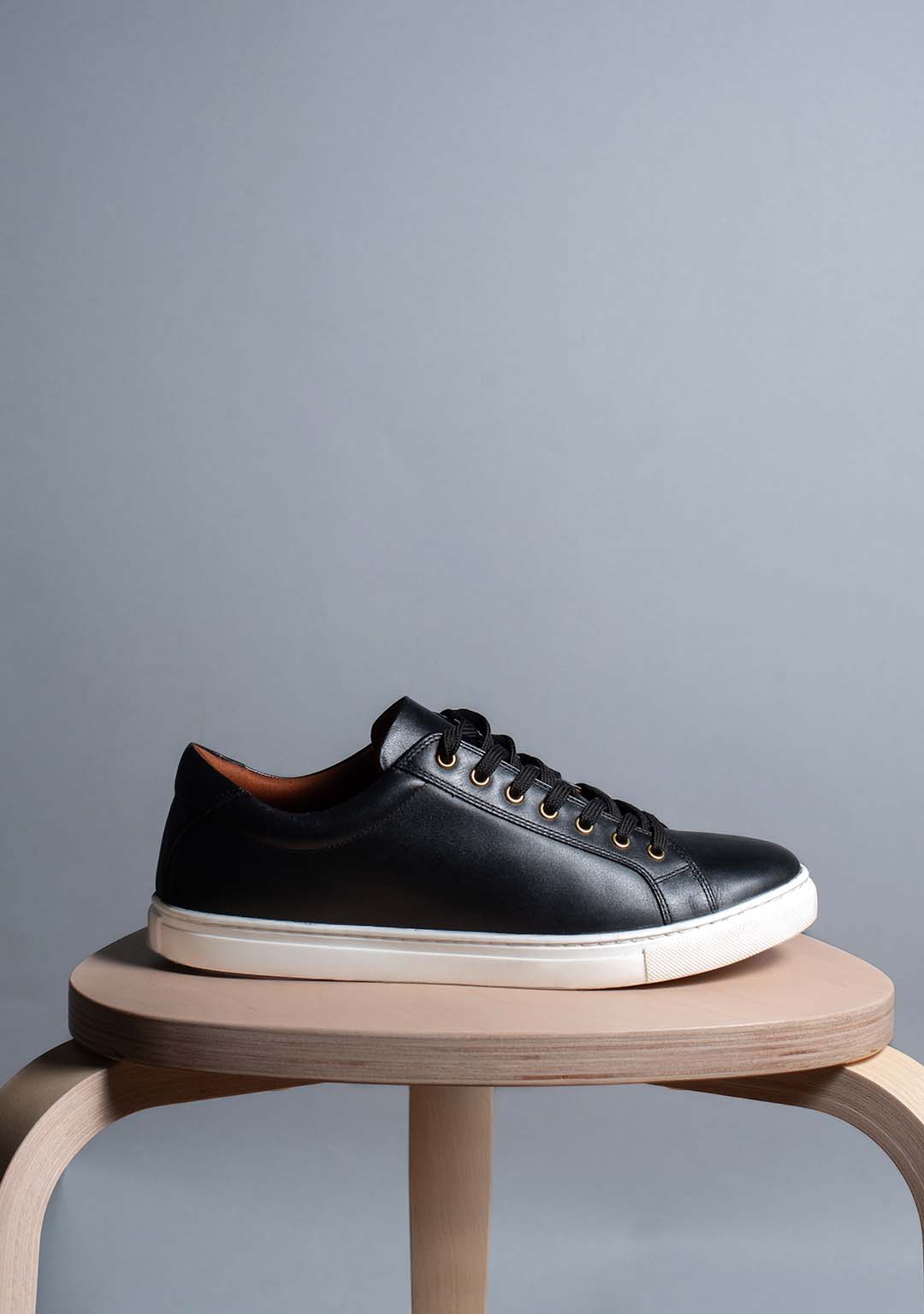 Vintage Sneakers in Black