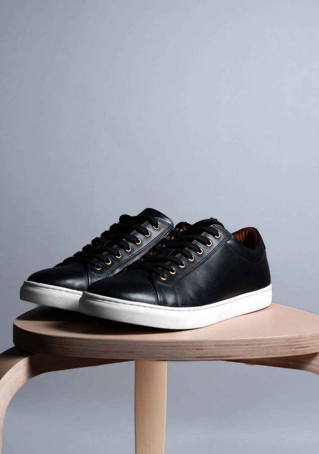 Vintage Sneakers in Black