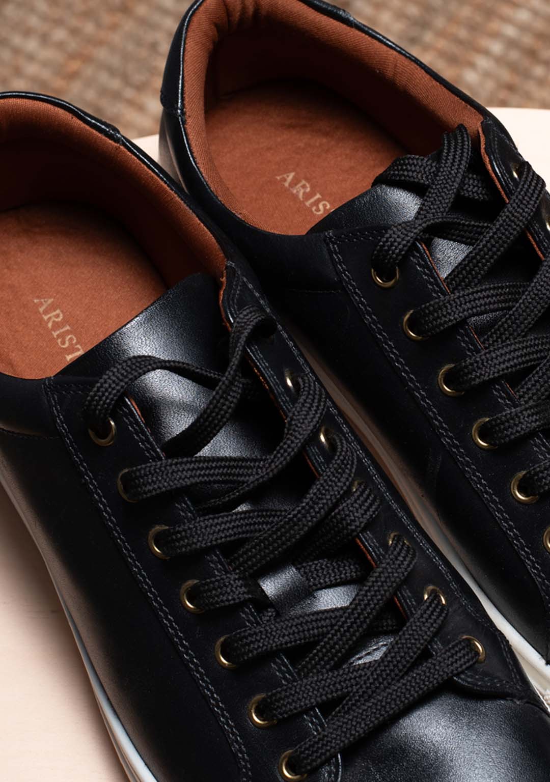 Vintage Sneakers in Black