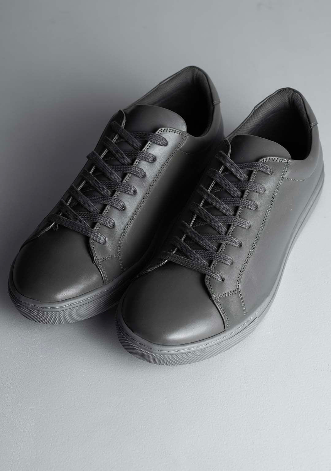 Vintage Sneakers in Titanium